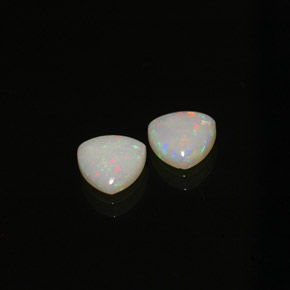 カラットの天然マルチカラーオパール（7×7 mm・透明）