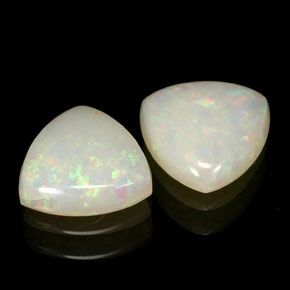 カラットの天然マルチカラーオパール（7×7 mm・透明）