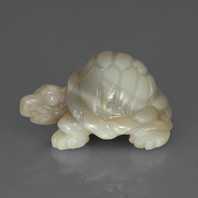 23.36カラットの天然マルチカラーオパール（23.8×19.6 mm・透明）