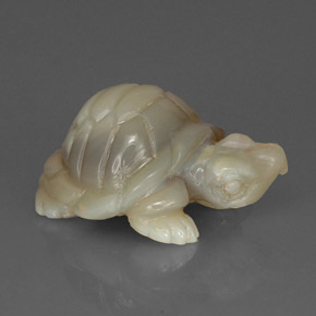 23.36カラットの天然マルチカラーオパール（23.8×19.6 mm・透明）