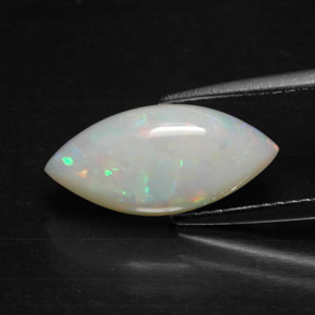 2.22カラットの天然マルチカラーオパール（15.1×7.2 mm・透明）