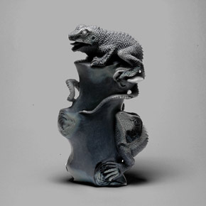 670.74カラットの天然マルチカラーオパール（109.8×92.2 mm・ファンシーシェイプ）