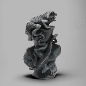 670.74カラットの天然マルチカラーオパール（109.8×92.2 mm・ファンシーシェイプ）