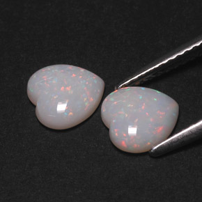 カラットの天然マルチカラーオパール（7.1×7 mm・ハート型）
