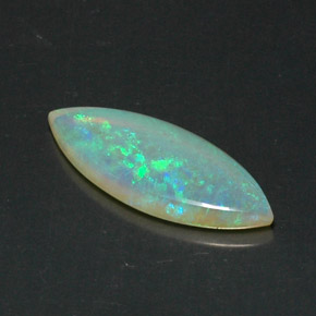 3.53カラットの天然マルチカラーオパール（21.7×8.6 mm・透明）