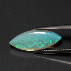 3.53カラットの天然マルチカラーオパール（21.7×8.6 mm・透明）