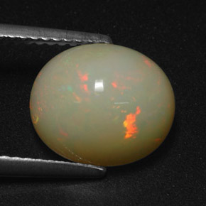 2.99カラットの天然マルチカラーオパール（11×9.6 mm・オーバルカット）