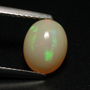 1.30カラットの天然マルチカラーオパール（8.9×7.1 mm・オーバルカット）