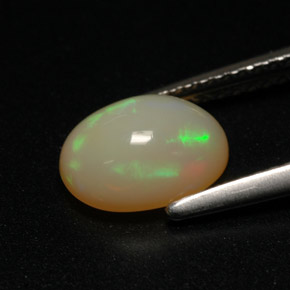 1.30カラットの天然マルチカラーオパール（8.9×7.1 mm・オーバルカット）