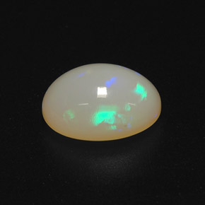 1.22カラットの天然マルチカラーオパール（8.6×6.5 mm・オーバルカット）