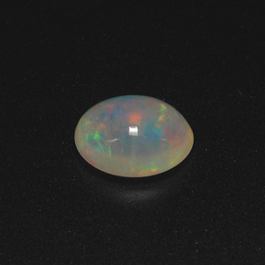 1.35カラットの天然マルチカラーオパール（9.1×7.2 mm・オーバルカット）