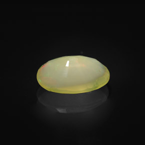 1.52カラットの天然マルチカラーオパール（10.2×7.2 mm・オーバルカット）