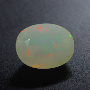 2.90カラットの天然マルチカラーオパール（12×9.3 mm・オーバルカット）