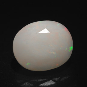 3.14カラットの天然マルチカラーオパール（11.3×9.4 mm・オーバルカット）
