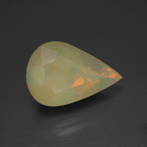 4.14カラットの天然マルチカラーオパール（14.8×9.8 mm・洋梨の形）