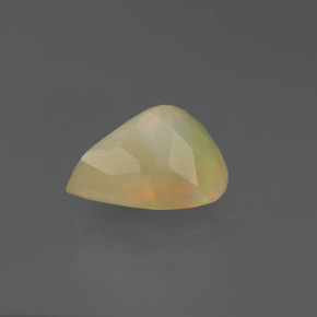 2.88カラットの天然マルチカラーオパール（12.5×9.5 mm・洋梨の形）