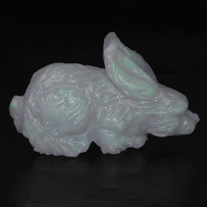 33.35カラットの天然マルチカラーオパール（36.3×21.8 mm・ファンシーシェイプ）
