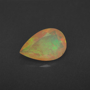1.70カラットの天然マルチカラーオパール（12.1×8.1 mm・透明）