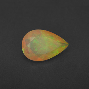 1.70カラットの天然マルチカラーオパール（12.1×8.1 mm・透明）