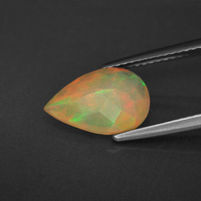 1.70カラットの天然マルチカラーオパール（12.1×8.1 mm・透明）