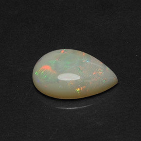 4.17カラットの天然マルチカラーオパール（15.3×10.3 mm・透明）
