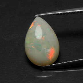 4.17カラットの天然マルチカラーオパール（15.3×10.3 mm・透明）