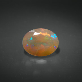 1.06カラットの天然マルチカラーオパール（9×7 mm・透明）