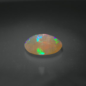 1.06カラットの天然マルチカラーオパール（9×7 mm・透明）