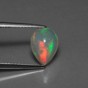 1.40カラットの天然マルチカラーオパール（10×7.4 mm・透明）