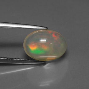 2.53カラットの天然マルチカラーオパール（11.6×8.3 mm・透明）