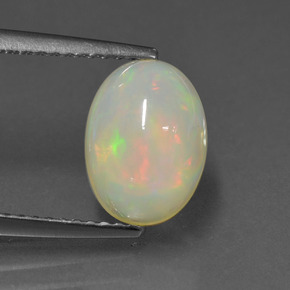 1.77カラットの天然マルチカラーオパール（10.1×7.5 mm・オーバルカット）