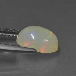 1.77カラットの天然マルチカラーオパール（10.1×7.5 mm・オーバルカット）