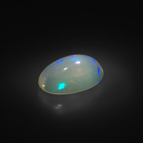 2.00カラットの天然マルチカラーオパール（11.6×7.6 mm・オーバルカット）