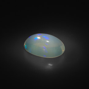 2.00カラットの天然マルチカラーオパール（11.6×7.6 mm・オーバルカット）