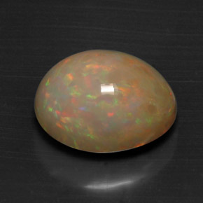 7.28カラットの天然マルチカラーオパール（15.2×12.2 mm・オーバルカット）