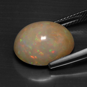 7.28カラットの天然マルチカラーオパール（15.2×12.2 mm・オーバルカット）