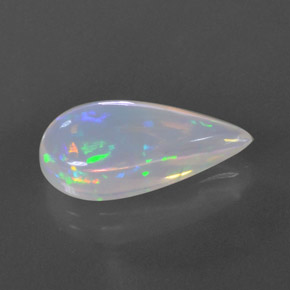 7.29カラットの天然マルチカラーオパール（21.5×10.4 mm・洋梨の形）