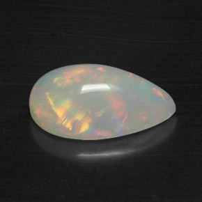 3.87カラットの天然マルチカラーオパール（15.9×10 mm・洋梨の形）
