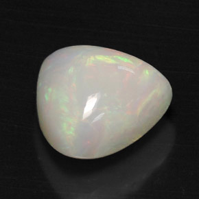 7.29カラットの天然マルチカラーオパール（14.5×14.4 mm・トリリアント）