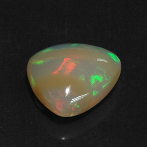 5.22カラットの天然マルチカラーオパール（14.3×13.2 mm・透明）