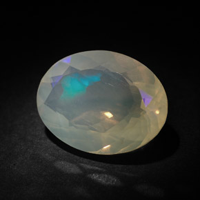 3.63カラットの天然マルチカラーオパール（14.2×10.8 mm・オーバルカット）