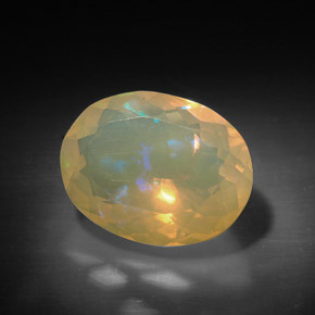 3.16カラットの天然マルチカラーオパール（13×10.1 mm・オーバルカット）