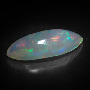 3.34カラットの天然マルチカラーオパール（19.2×8 mm・透明）