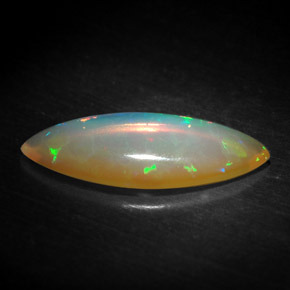 1.19カラットの天然マルチカラーオパール（15.8×6.4 mm・透明）