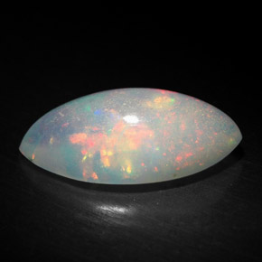 1.70カラットの天然マルチカラーオパール（14.1×7 mm・透明）
