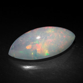 1.70カラットの天然マルチカラーオパール（14.1×7 mm・透明）