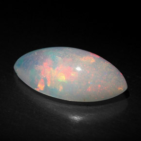 1.70カラットの天然マルチカラーオパール（14.1×7 mm・透明）