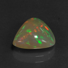 1.86カラットの天然マルチカラーオパール（10.5×10.3 mm・透明）