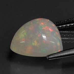 3.21カラットの天然マルチカラーオパール（11.3×10.8 mm・透明）