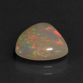 1.68カラットの天然マルチカラーオパール（10.6×10.1 mm・透明）